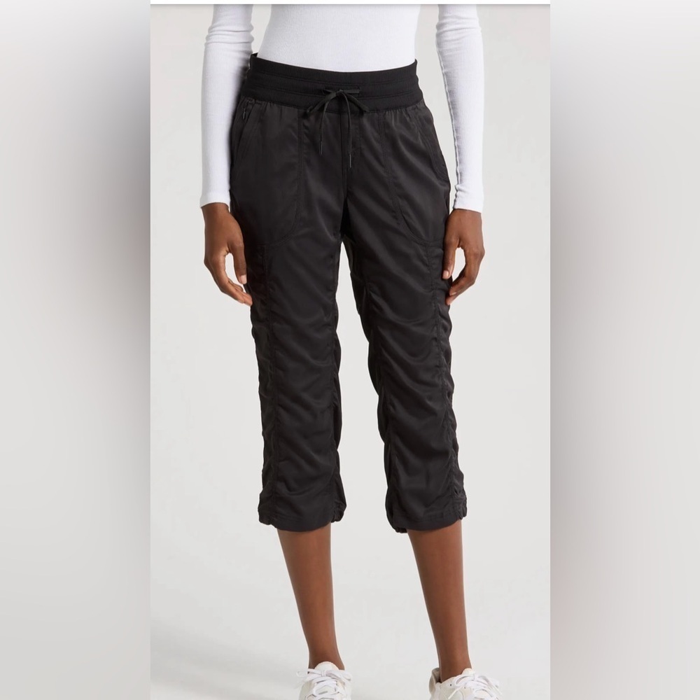 The North Face Women's Black Capris Size XXL